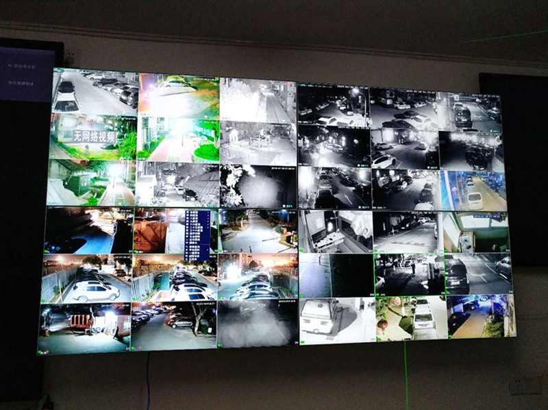 廈門某小區(qū)監(jiān)控室46寸2X2拼接屏案例